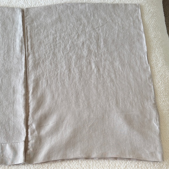 The Citizenry Set of 2 Stonewashed Linen Pillowcases in Sand Color EUC No Flaws! - Picture 6 of 7